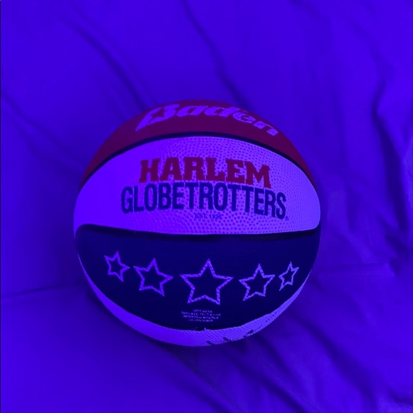 Signed Globe Trotters basketball - Picture 1 of 3